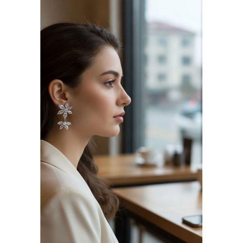 Lotus Model Gümüş Renk Zirkon Taşlı Kadın Küpe