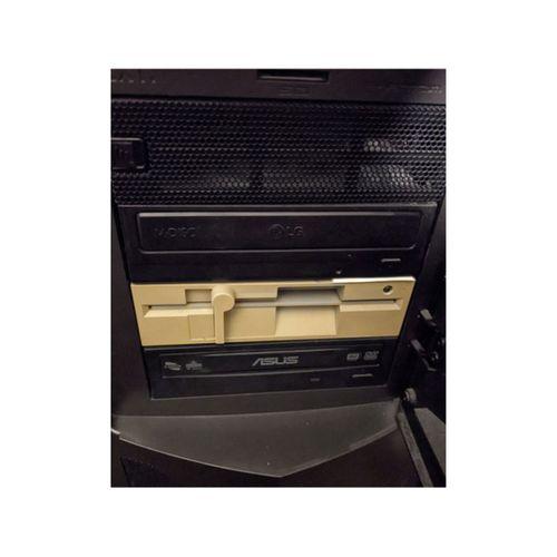 5.25 Disket Maket Modeli (Bu ürün Sadece Plastik parçadır - Almadan Önce Soru Sorabilirsiniz)