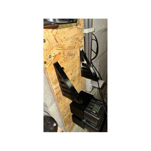 Stihl AL300 Pil Şarj Cihazı Duvar Montajı (Bu ürün Sadece Plastik parçadır - Almadan Önce Soru Sorabilirsiniz)