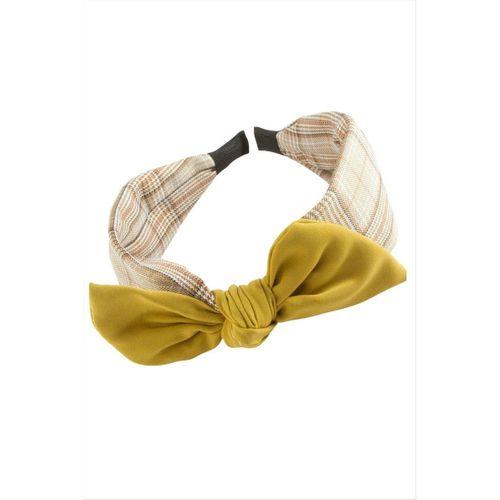 Kare Desenli Fiyong Taç