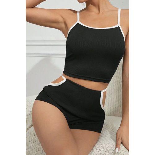 Kadın Siyah Beyaz Cut-out Detaylı Feminen Şortlu Gece Giyim Takımı