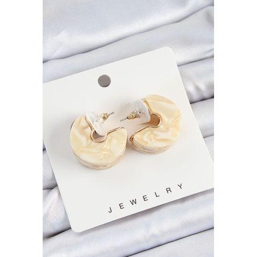 Pirinç Mermer Desenli Vintage Yarım Halka Model Gold Renk Kadın Küpe