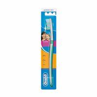 Oral-B Classic 3-Effect Diş Fırçası Medium