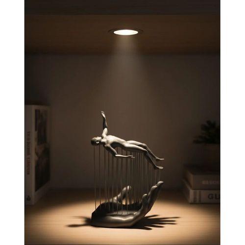 3d El Üzerinde İnsan Figürü Gri Minimal Masa Üstü Dekor