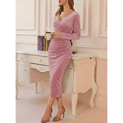 Kadın Uzun Kollu Kruvaze Yaka Belden Büzgü Detay Midi Kadife Elbise