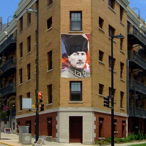 Pelerinli Mustafa Kemal Atatürk Poster Dış Cephe Bayrağı Ata21
