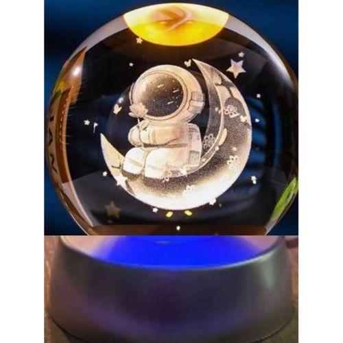 Ay Üstünde Astronot Tasarımlı Plastik Altlıklı Işıklı Cam Küre