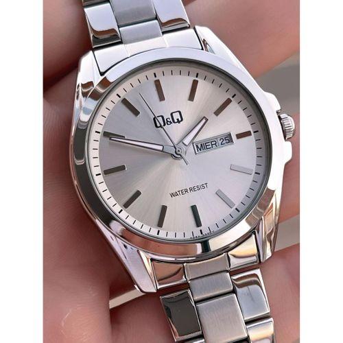 Q&Q Çelik Kordon Takvimli Kadran 2 Yıl Garantili 3 Atm Suya Dayanıklı Erkek Kol Saati QQ.E2001.A1