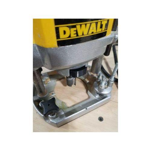 DeWalt Router Mil Kilit Tuşu (Bu ürün Sadece Plastik parçadır - Almadan Önce Soru Sorabilirsiniz)