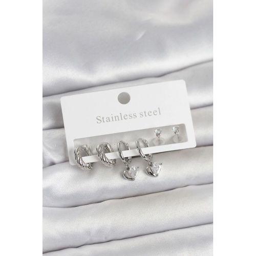 316L Çelik Gümüş Renk Kalp Detaylı Kadın Küpe Seti