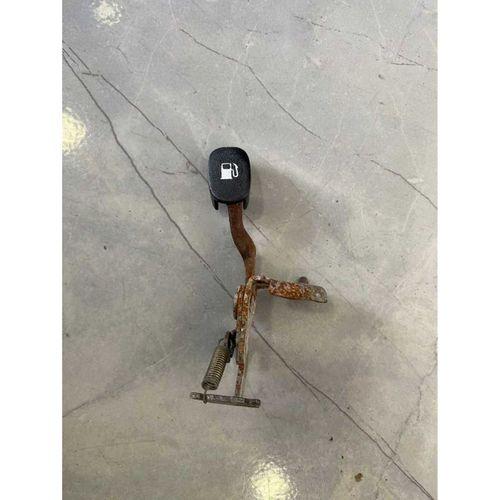 Hyundai̇ Accent Benzi̇n Depo Açma Kolu 1.3 1995-2000