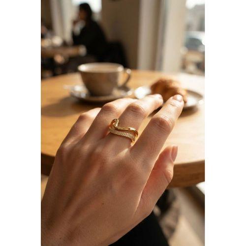 Gold Renk Dalgalı ve Zirkon Taşlı Model Kadın Yüzük