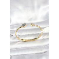 Pirinç Gold Renk Kalpli Model Kadın Kelepçe Bileklik