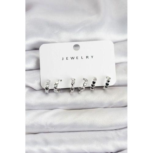 Gümüş Renk Pirinç Minimal Kalp Detaylı Kadın Küpe Seti