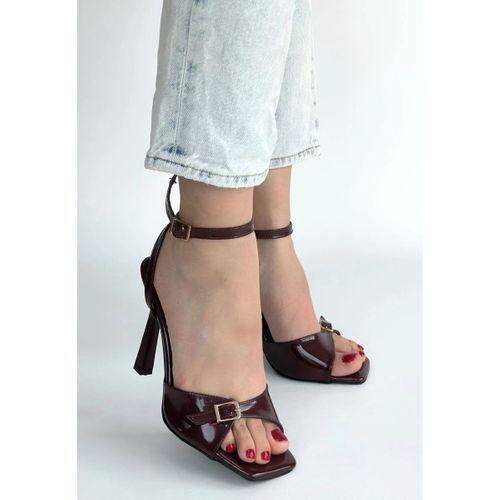Hoste Bordo Rugan Topuklu Bilekten Kemerli Ayakkabı