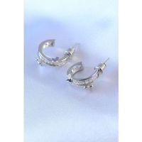 Gümüş Renk Zirkon Taşlı Kelebek Detay Yarım Halka Model Pirinç Kadın Küpe