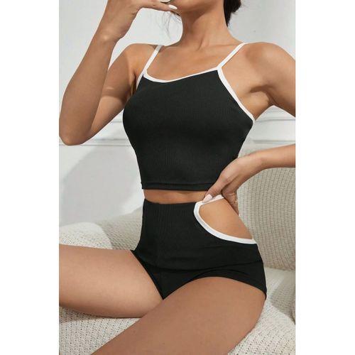 Kadın Siyah Beyaz Cut-out Detaylı Feminen Şortlu Gece Giyim Takımı
