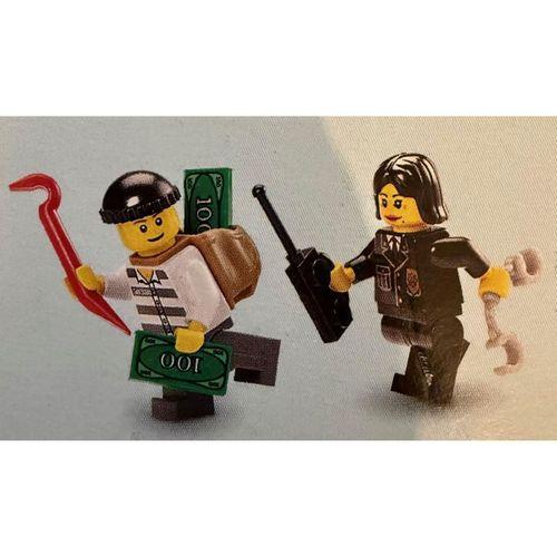 Lego Minifigür Police - City Suit with Blue Tie and Badge cop053/cty0222a
