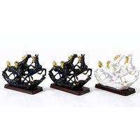 Polyester 3'Lü Şahlanmış At Figürü