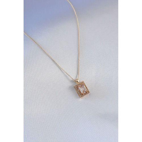 Gold Renk Zirkon Taşlı Kare Model Kadın Kolye