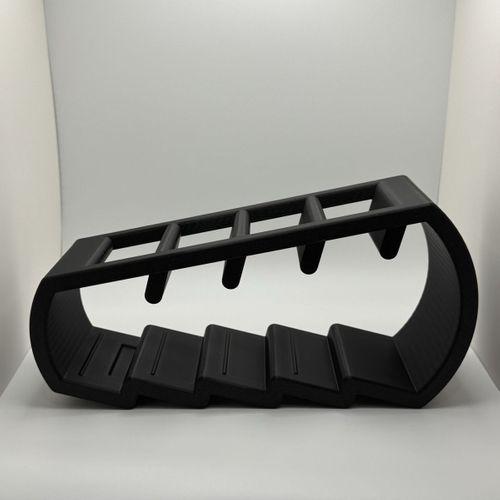 Modern TV Uzaktan Kontrol Sahibi-(Designx-Lab.com)-6899350