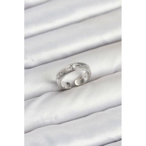 Pirinç Gümüş Renk Zirkon Taşlı Kutup Yıldızı Model Kadın Yüzük