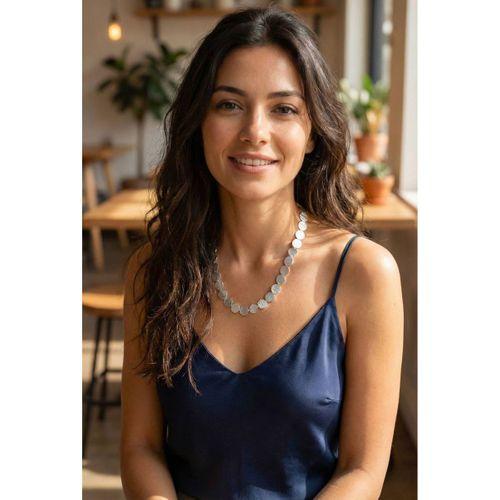 Yuvarlak Plaka Model Gümüş Renk Kadın Kolye