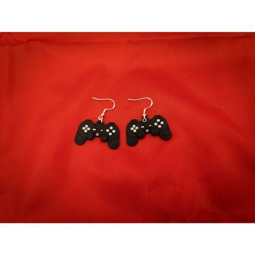 - PlayStation Kontrolcü İlhamlı Küpe (Bu ürün Sadece Plastik parçadır - Almadan Önce Soru Sorabilirsiniz)