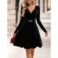 Kadın Uzun Kollu Kruvaze Yakalı Toka Detaylı Mini Kadife Elbise