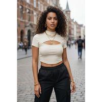 Kadın Ekru Zarif Cut-out Detaylı Premium Crop Top Bluz