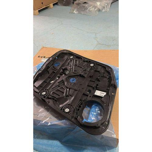 Sportage Ön Kapı Cam Krikosu Sol Orjinal 82471-F1000