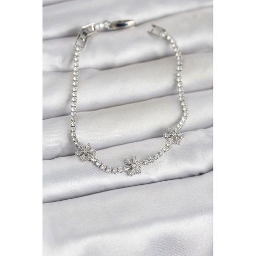 Pirinç Gümüş Renk Çiçek Model Zirkon Taşlı Su Yolu Kadın Bileklik