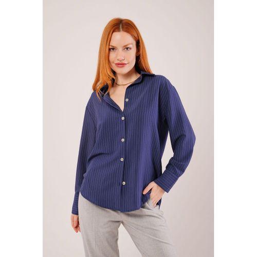 İnce Çizgi Detaylı Lacivert Gömlek