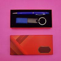 Kırmızı Kutulu Lacivert Anahtarlık Ve Kalem Seti