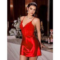 Kırmızı Dantel İşlemeli İnce Askılı Sırt Dekolteli Saten Mini Gecelik