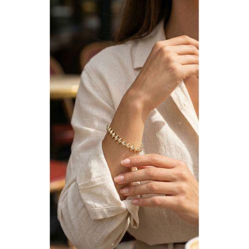 Pirinç Gold Renk Zirkon Taşlı Baklava Model Kadın Bileklik