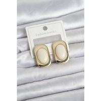 Beyaz Renk Kare Model Vintage Kadın Küpe