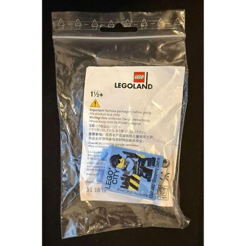 Legoland Discovery Centre 2019 Policeman Pattern Duplo Brick 1x2x2