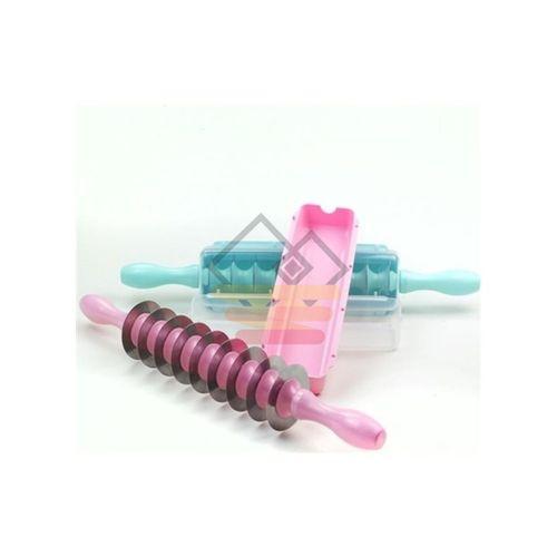 Pratik 9 Bıçaklı Mantı Kesme Merdanesi