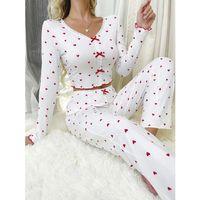 Beyaz Üstüne Kalp Desenli Kırmızı Kurdelalı Pamuklu Pijama Takımı