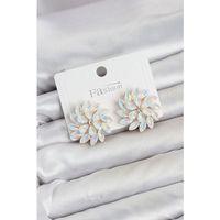 Beyaz Renk Kristal Taşlı Çiçek Model Kadın Küpe