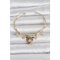 Pirinç Gold Renk Leopar Detaylı Charmlı Kadın Bileklik