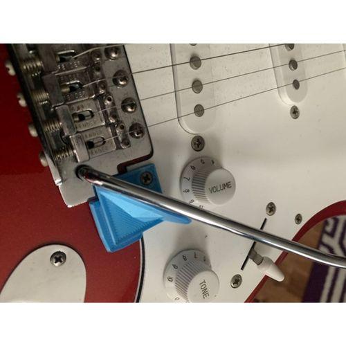 Fender Tremelo Shark Fin Rest MIM Strats (Bu ürün Sadece Plastik parçadır - Almadan Önce Soru Sorabilirsiniz)