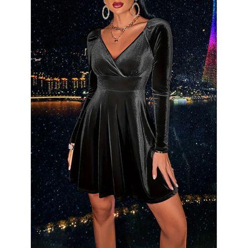 Kadın Uzun Kollu Kruvaze Yaka Kısa Kiloş Kadife Elbise