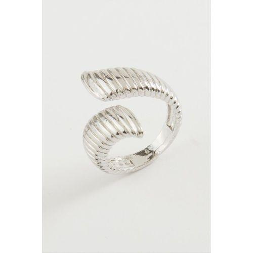 Oval Çizgili Metal Yüzük