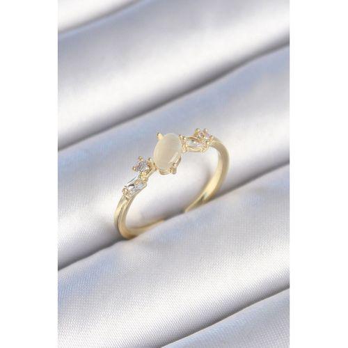 Pirinç Gold Renk Zirkon Taşlı Oval Beyaz Mineli Kadın Yüzük