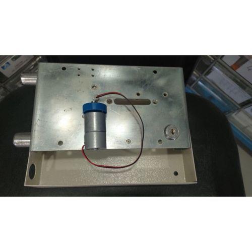 Kilitleme sistemi için motorlu mekanizmalı dijital tuş takımı