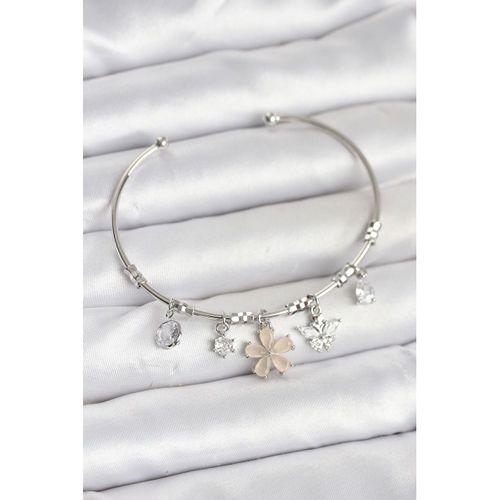 Çiçek ve Kelebek Charmlı Gümüş Renk Pirinç Kadın Bileklik