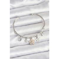 Çiçek ve Kelebek Charmlı Gümüş Renk Pirinç Kadın Bileklik