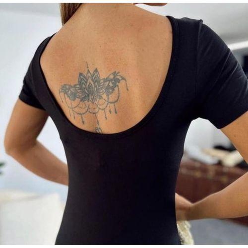 Kadın Kısa Kollu Sırt Dekolteli Yırtmaç Detaylı Viskon Elbise